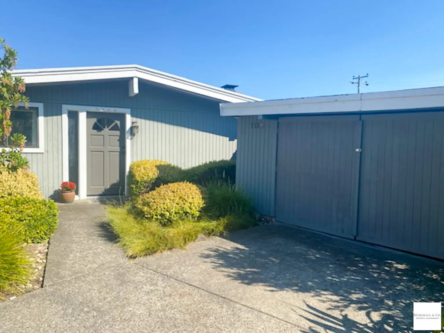 Charming 3br/2ba W/ New Lam Flrs, New Stove, Garage, Air Con, Lrg Bkyrd, W/D, — Photo 3