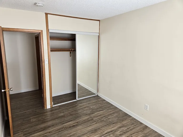 3930 Robinson St — Photo 14