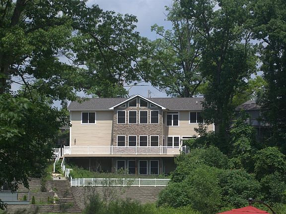 3rd image of 407 Long Lake Ln