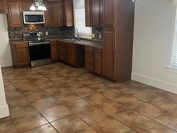 4th image of 1209 Bawcom St #1209