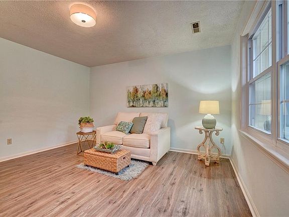 4th image of 428 Casselberry Ln