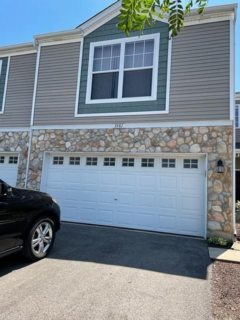 1st image of 3987 Blackstone Dr