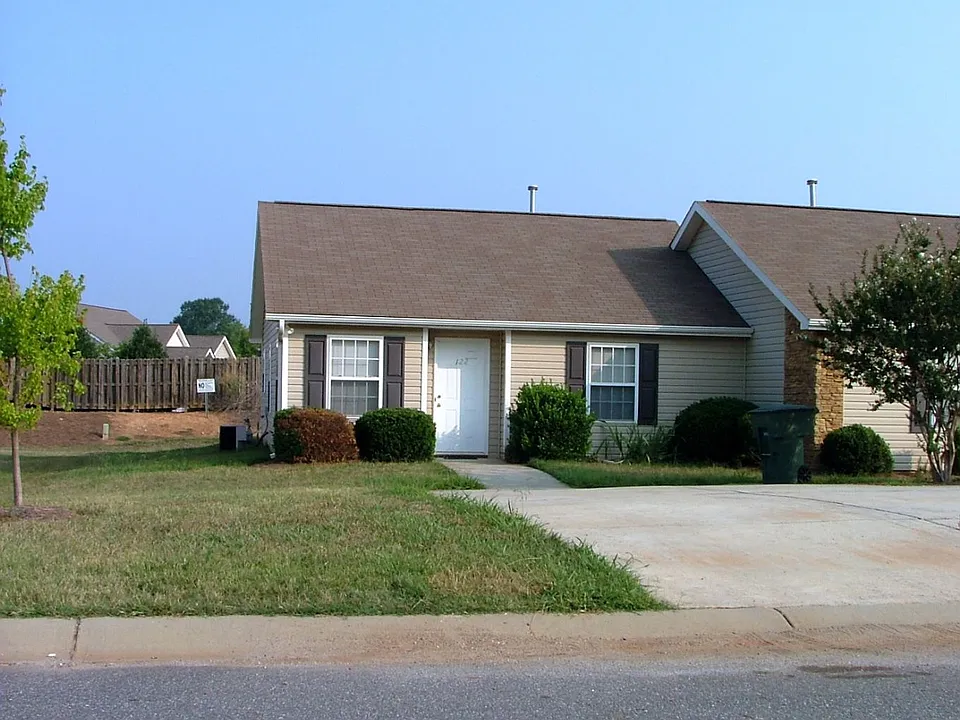 122 Springwood Ln