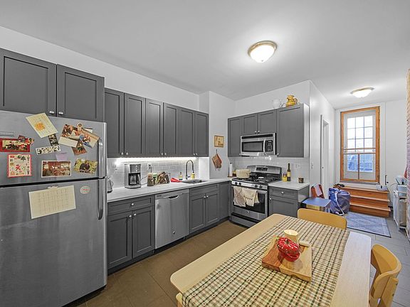 3rd image of 759 Manhattan Ave APT 2