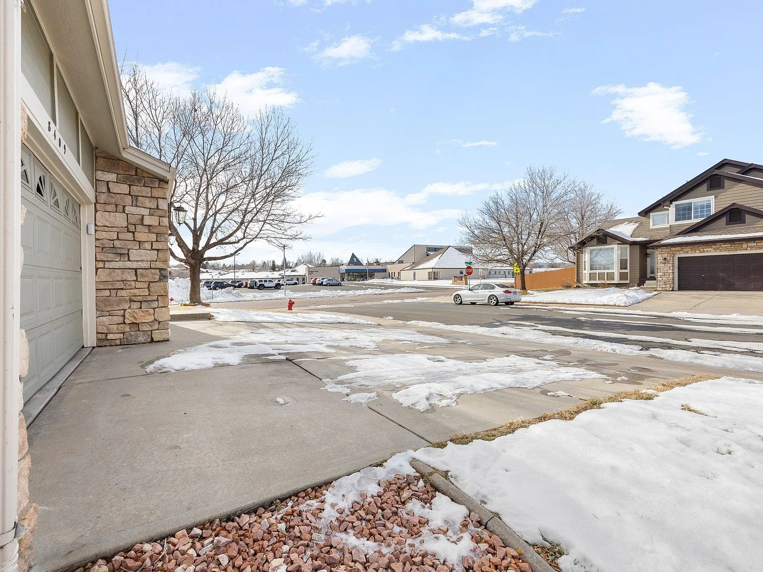 4 bed, 2277 sqft, $3,700 — Photo 2