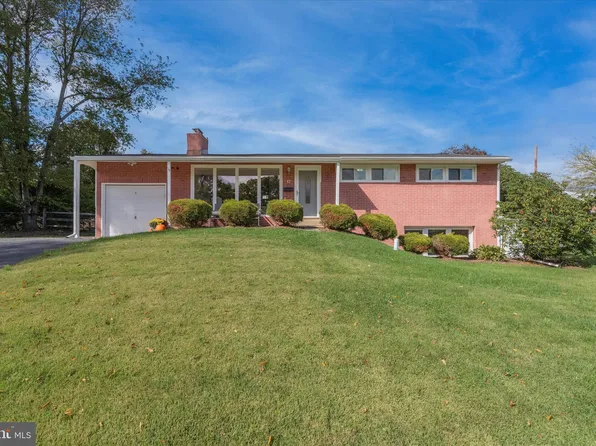 17 Greenbriar Ln, Newtown Square, PA 19073