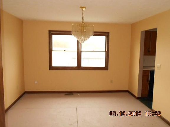 3rd image of 11281 Carriage Hill Dr