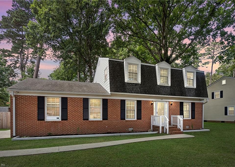 1st image of 305 W Woodland Dr