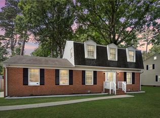305 W Woodland Dr, Yorktown, VA 23692