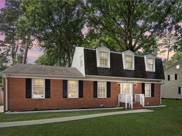 305 W Woodland Dr, Yorktown, VA 23692