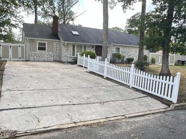 1412 Johanna Ct, Williamstown, NJ 08094