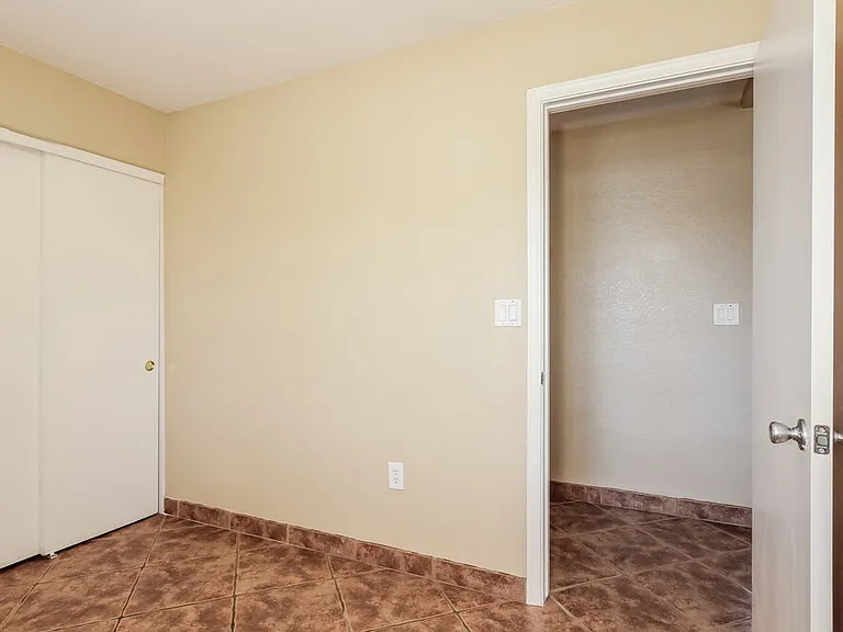 305 E Gardenia Dr — Photo 11