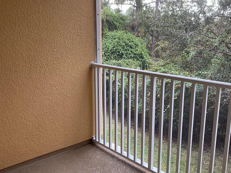 2nd floor screened-in patio