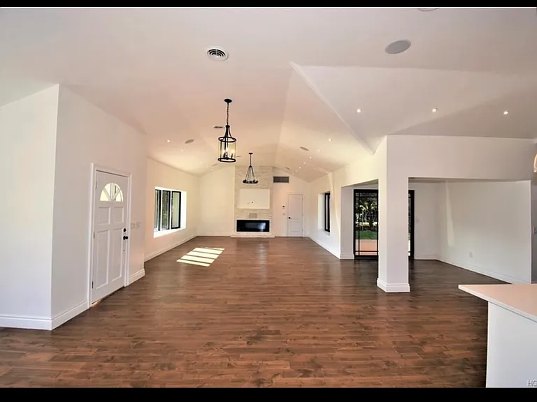 95 Southfield Rd — Photo 1