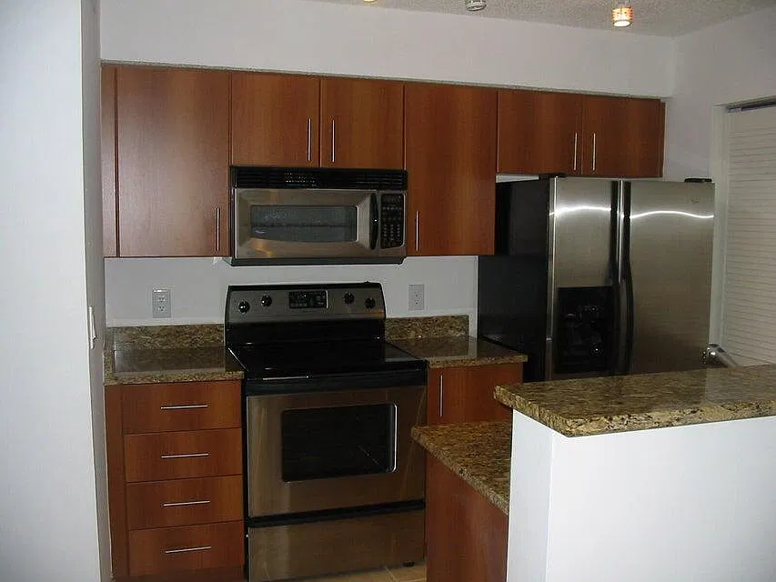 1 bed, 1.0 bath, 696 sqft, $1,900 — Photo 1