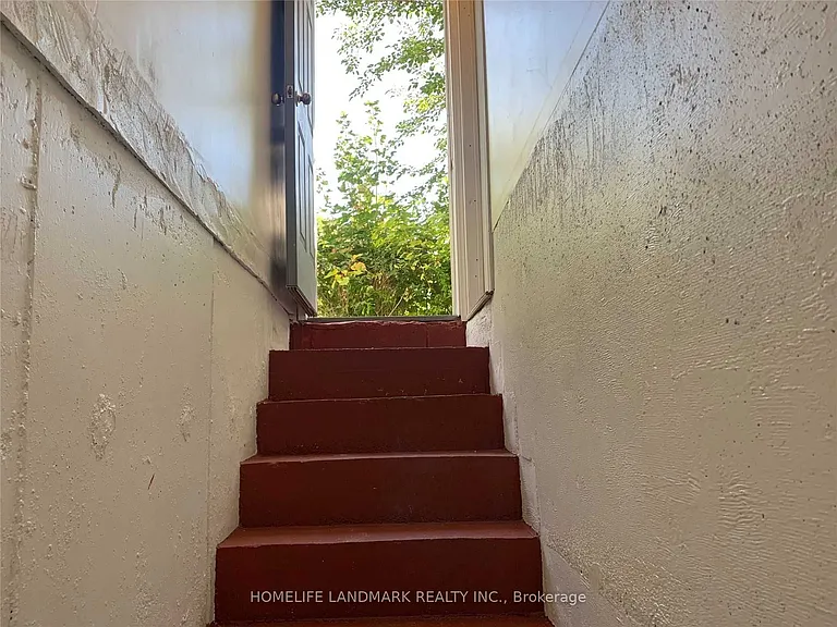 8 Big Red Ave #LOWER — Photo 15