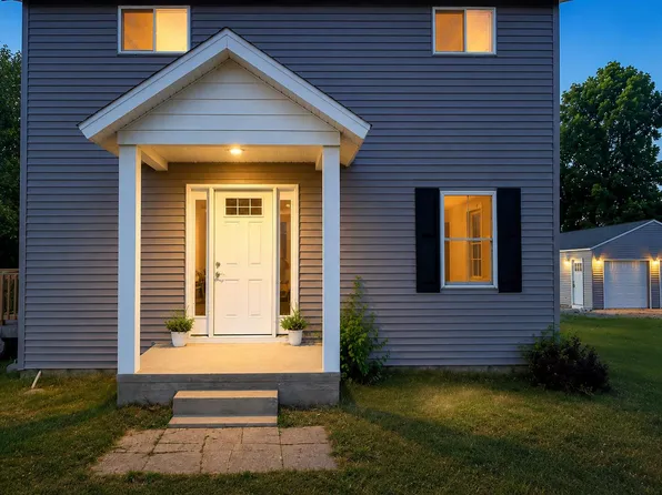 910 W Bradshaw Rd, Scottville, MI 49454