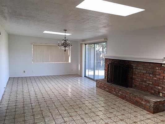 4th image of 2742 Mesa Dr
