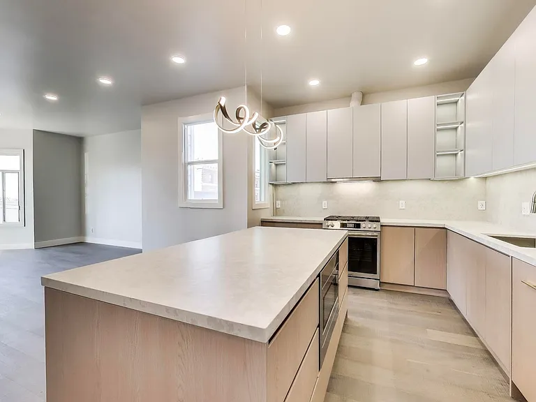 297 Corbett Ave — Photo 2