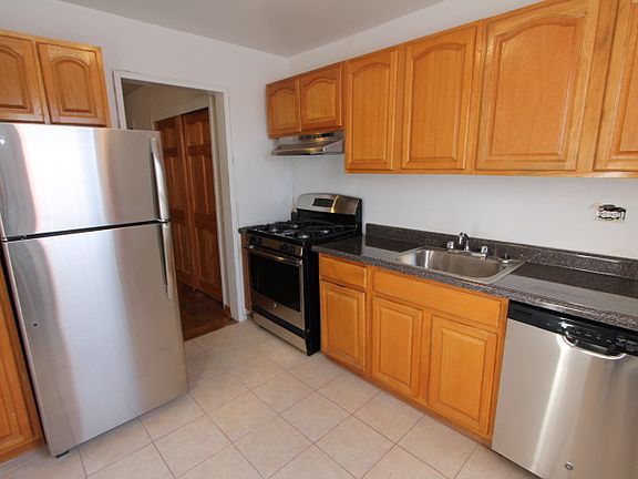 3rd image of 18311 Hillside Ave APT 10M