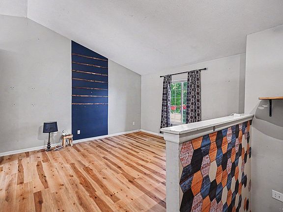 5th image of 4044 Woodchase Dr