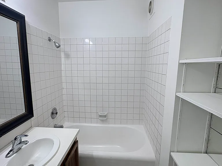 325 Summit Ave E #12 — Photo 18