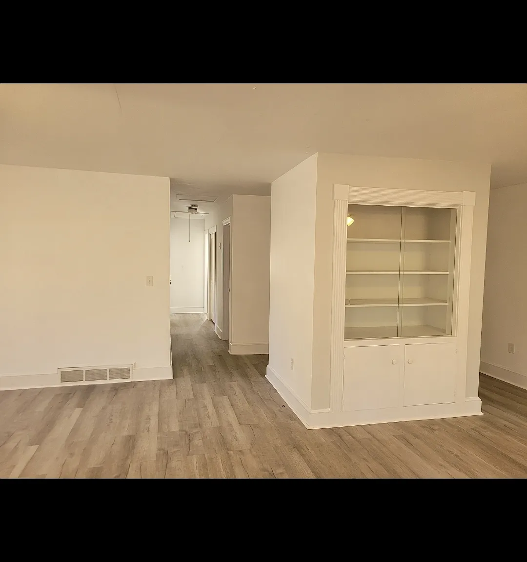391 Robinhood Rd — Photo 3