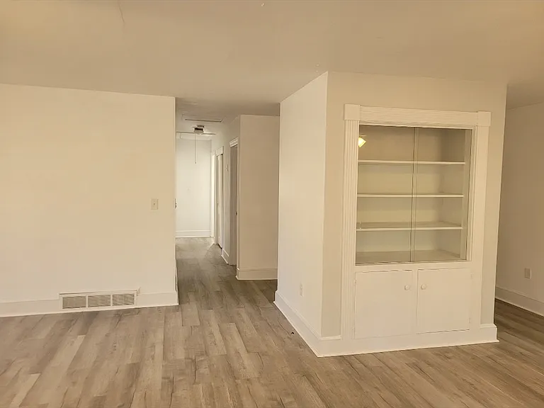 391 Robinhood Rd — Photo 3
