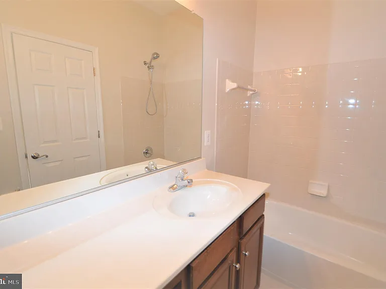 25140 Boomerang Ter — Photo 40