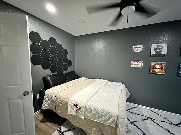 4th image of 2125 Harbor Dr