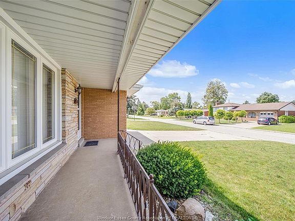 3rd image of 2506 Longfellow Ave