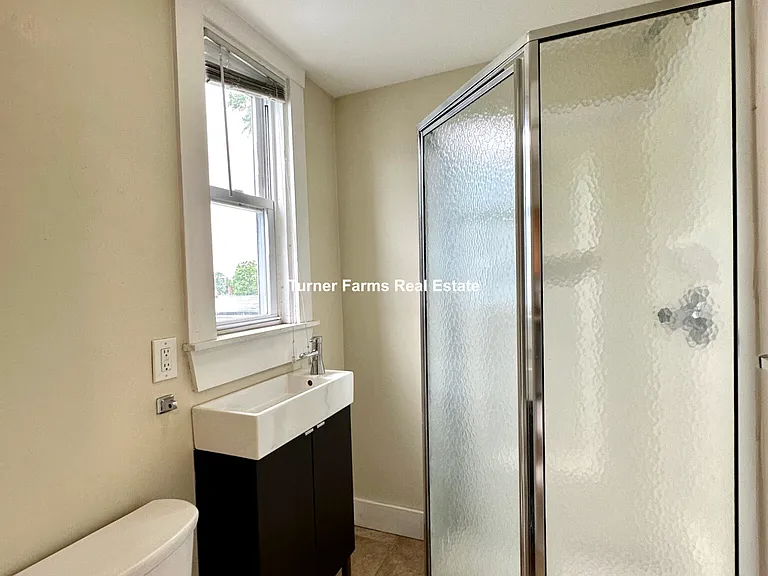692 Columbia Rd #3R — Photo 2