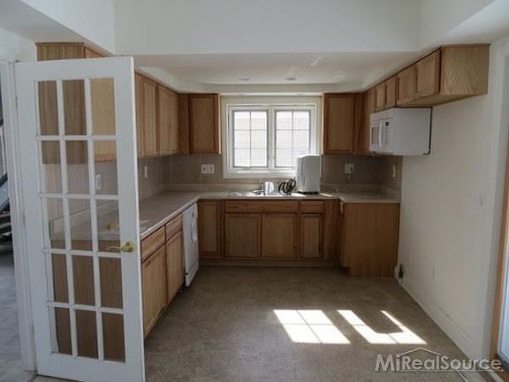 2nd image of 27635 Demrick St