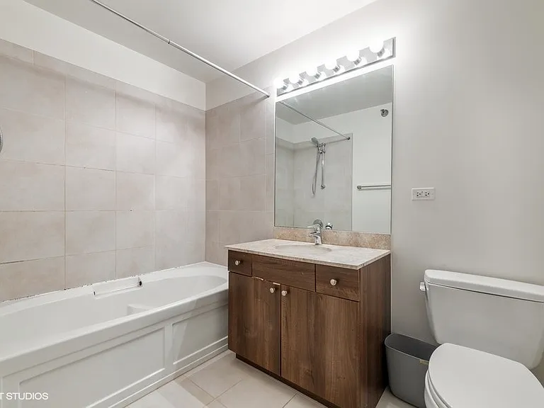 235 W Van Buren St #3806 — Photo 6