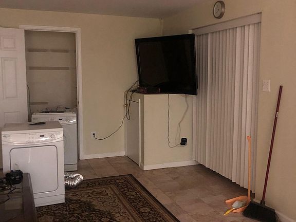 3rd image of 3412 Hill St