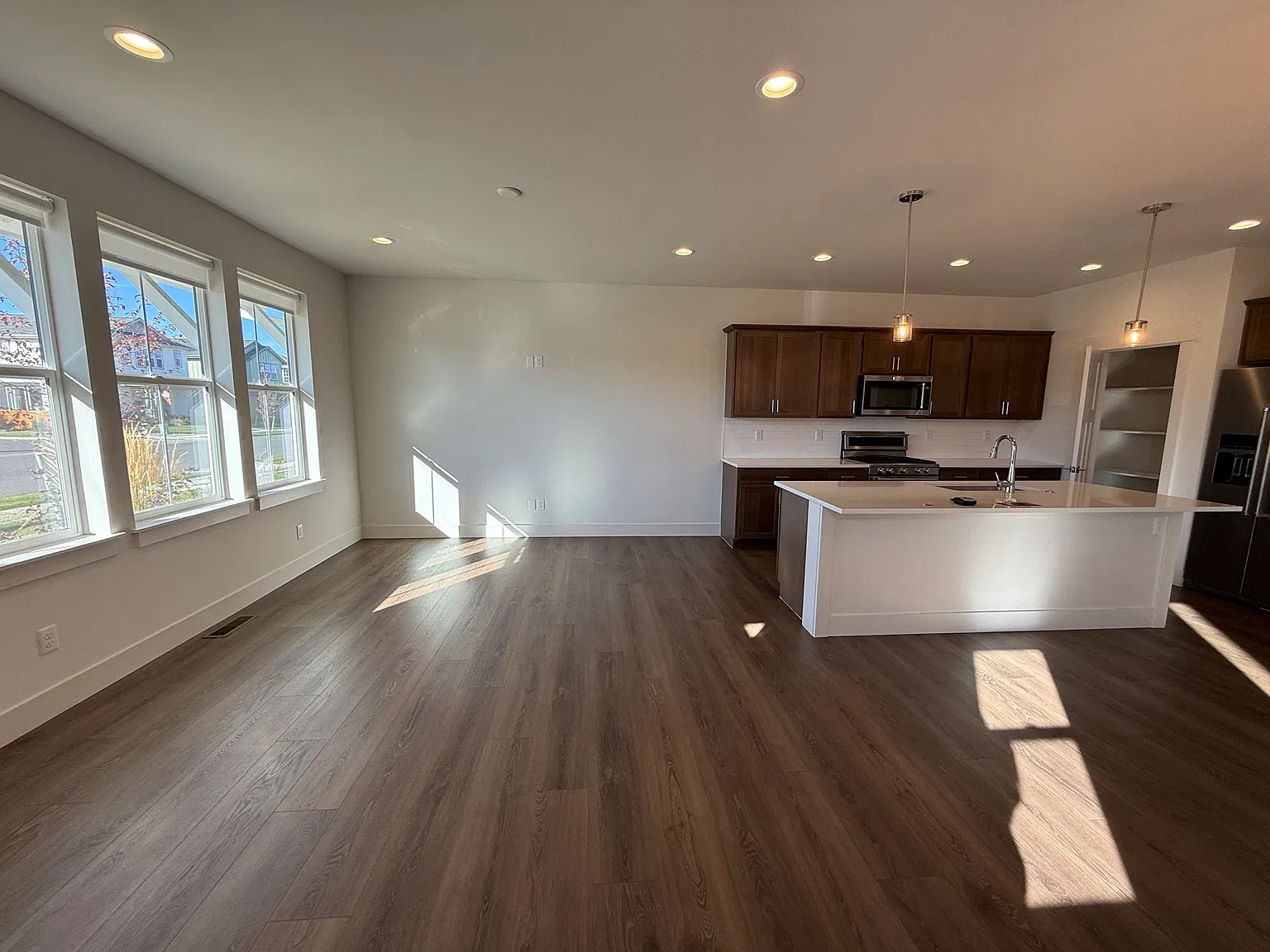 3 bed, 2.5 bath, 1851 sqft, $2,800 — Photo 3