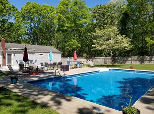 13 Foxboro Rd, Hampton Bays, NY 11946