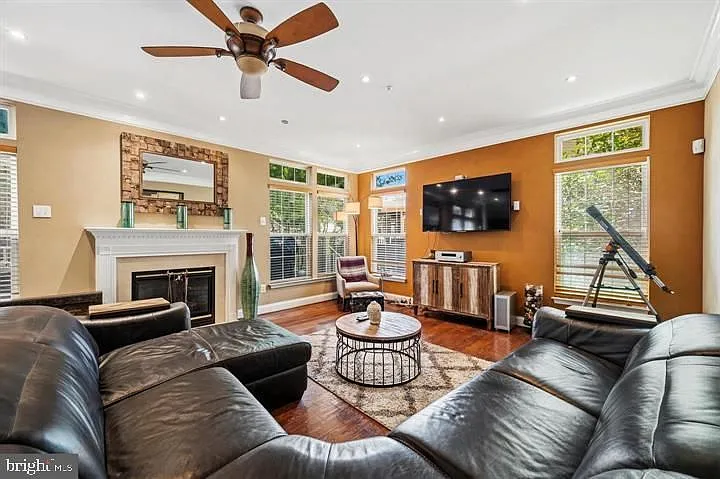 12104 Guinevere Pl — Photo 15