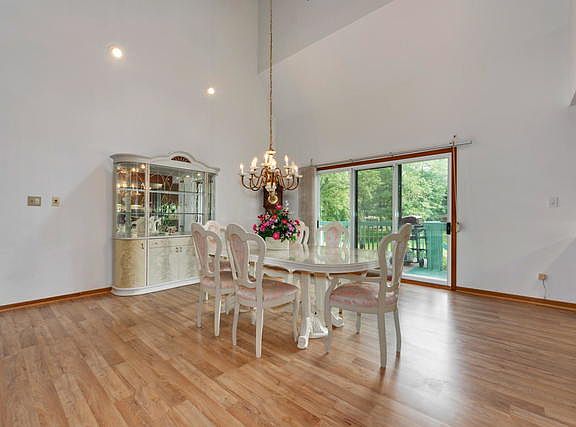 4th image of 988 N Martin Dr