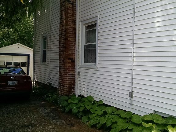3rd image of 107 Park Ave