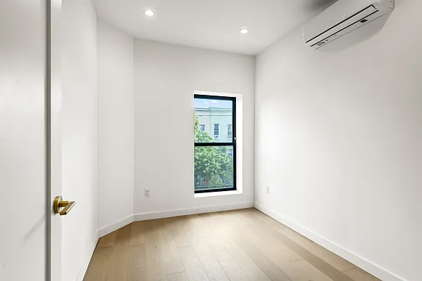 Rented by REAL New York | media 40