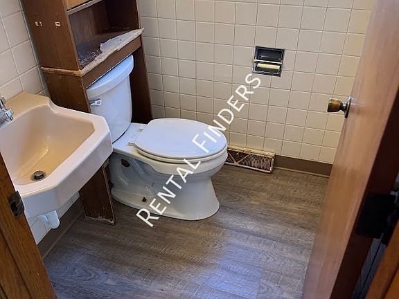 5th image of 339 Dove St