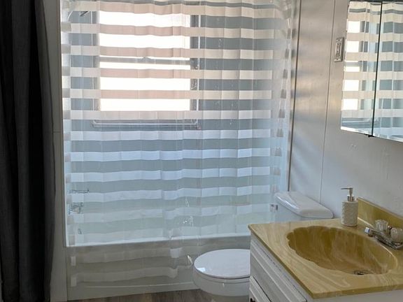 3rd image of 922 Yankee St #3