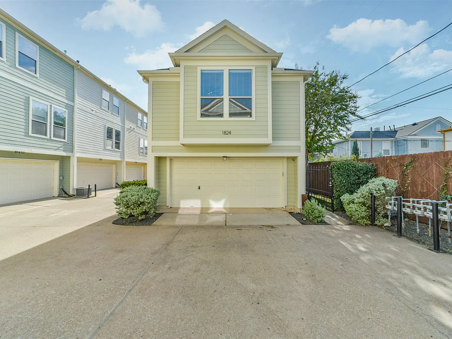 2 bed, 2.5 bath, 1244 sqft, $2,100 — Photo 3