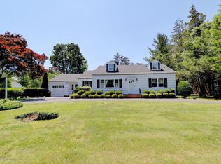 42 Shadowbrook Rd, Shrewsbury, NJ 07702