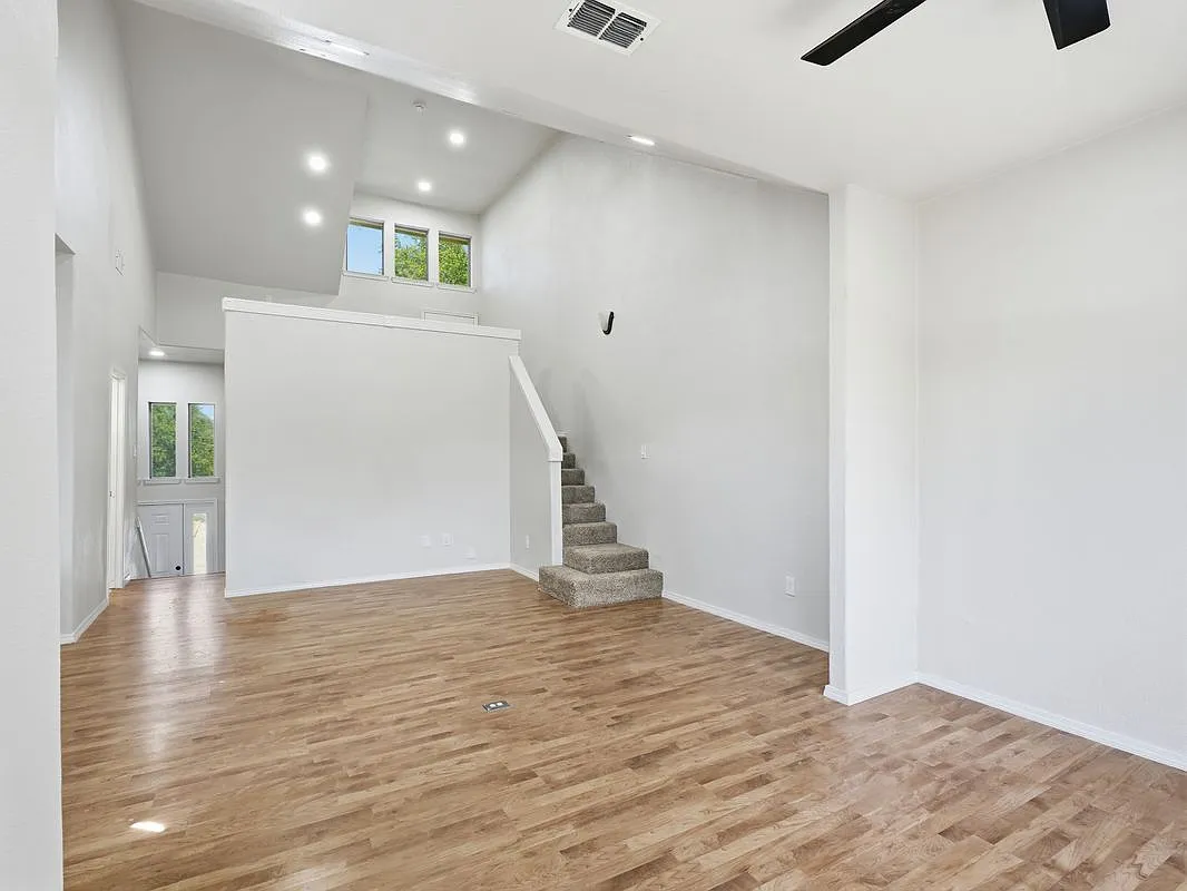 2 bed, 3.0 bath, 1211 sqft, $2,000 — Photo 3