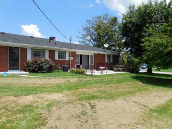 3rd image of 135 Duncannon Ln