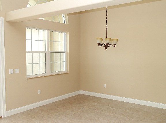 2nd image of 11 Colechester Ln
