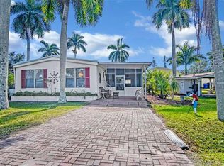 12121 Cactus Dr, Fort Myers, FL 33908
