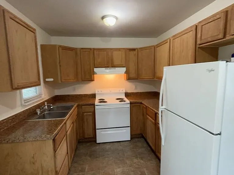 Skyline Apartments — Photo 24